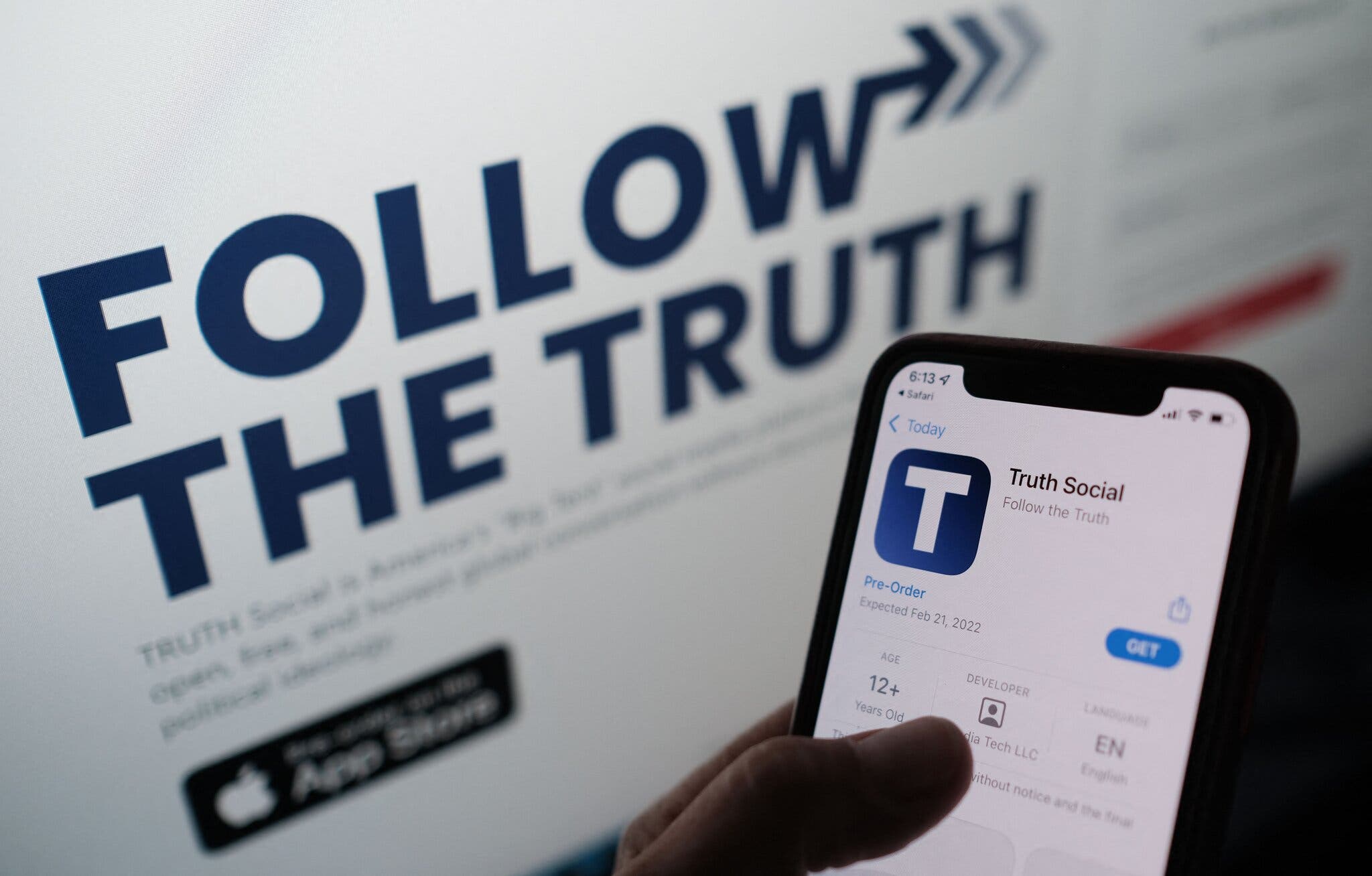 Donald Trump pune pe roate platforma Truth Social, o alternativă pentru cei care încă mai cred în libertatea de exprimare mai mult decât în standardele impuse de Facebook și Twitter | ActiveNews