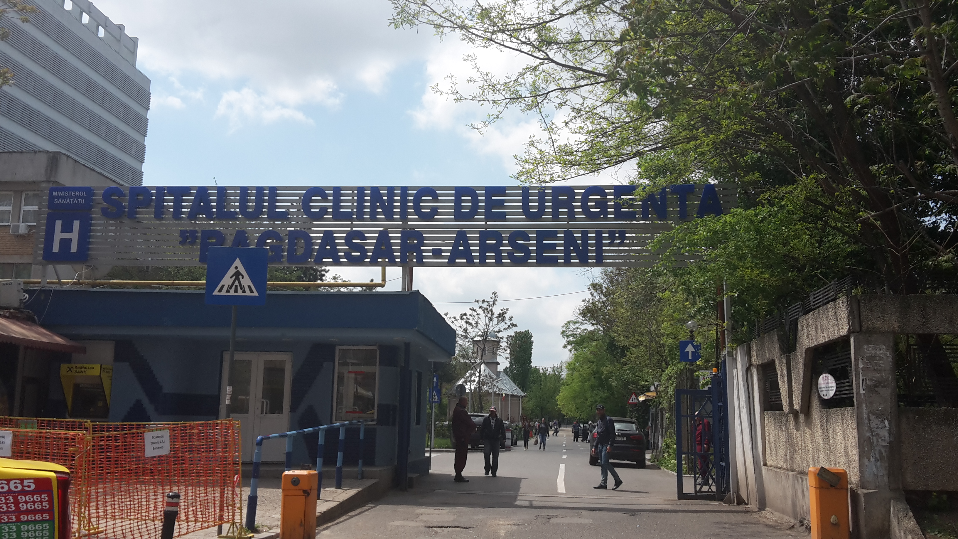 VIRAL: O asistentă medicală cu reacție adversă la vaccin ajunge la Urgență în București după rapel. Fiica ei filmează scena. VIDEO | ActiveNews