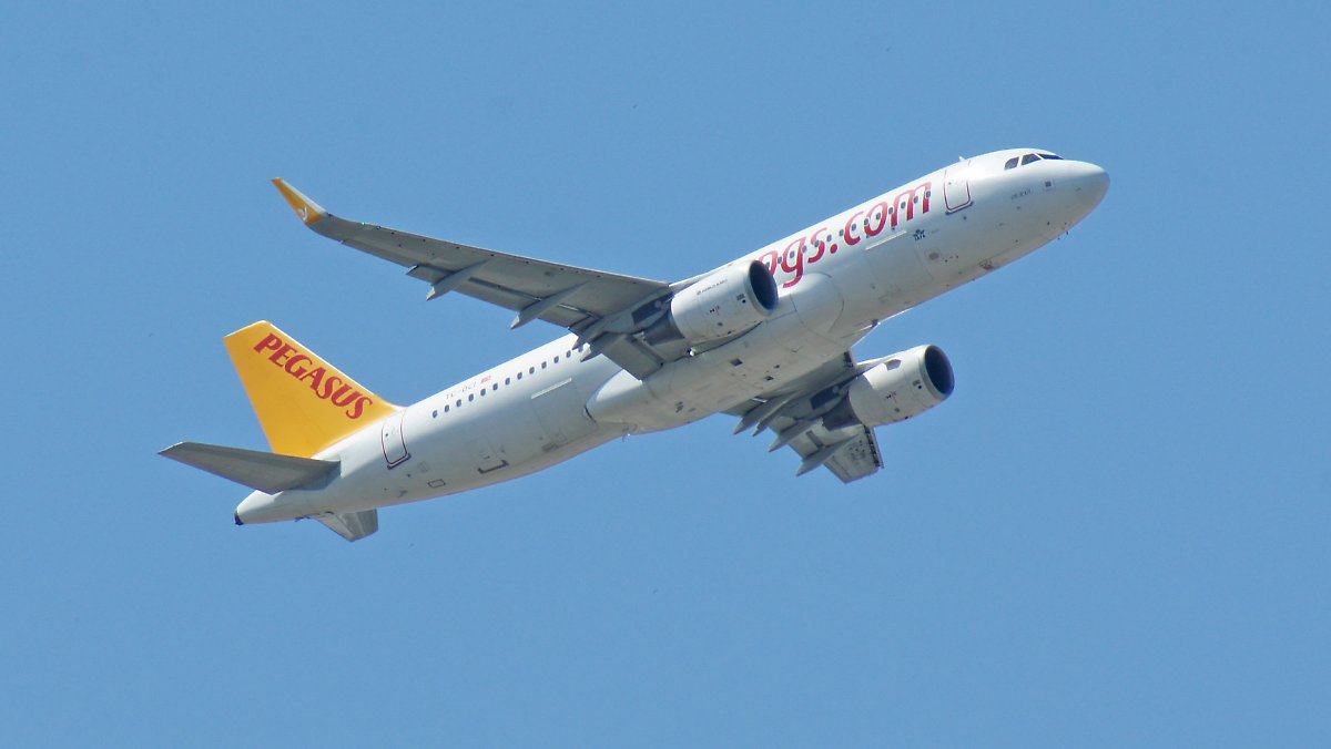 Misterul pasagerului din zborul Istanbul - Hamburg al companiei Pegasus Airlines: La aterizare s-a constatat că era mort, la autopsie s-a constatat că avea Covid-19. La îmbarcare s-a constatat că era complet vaccinat, conform Daily Mail | ActiveNews