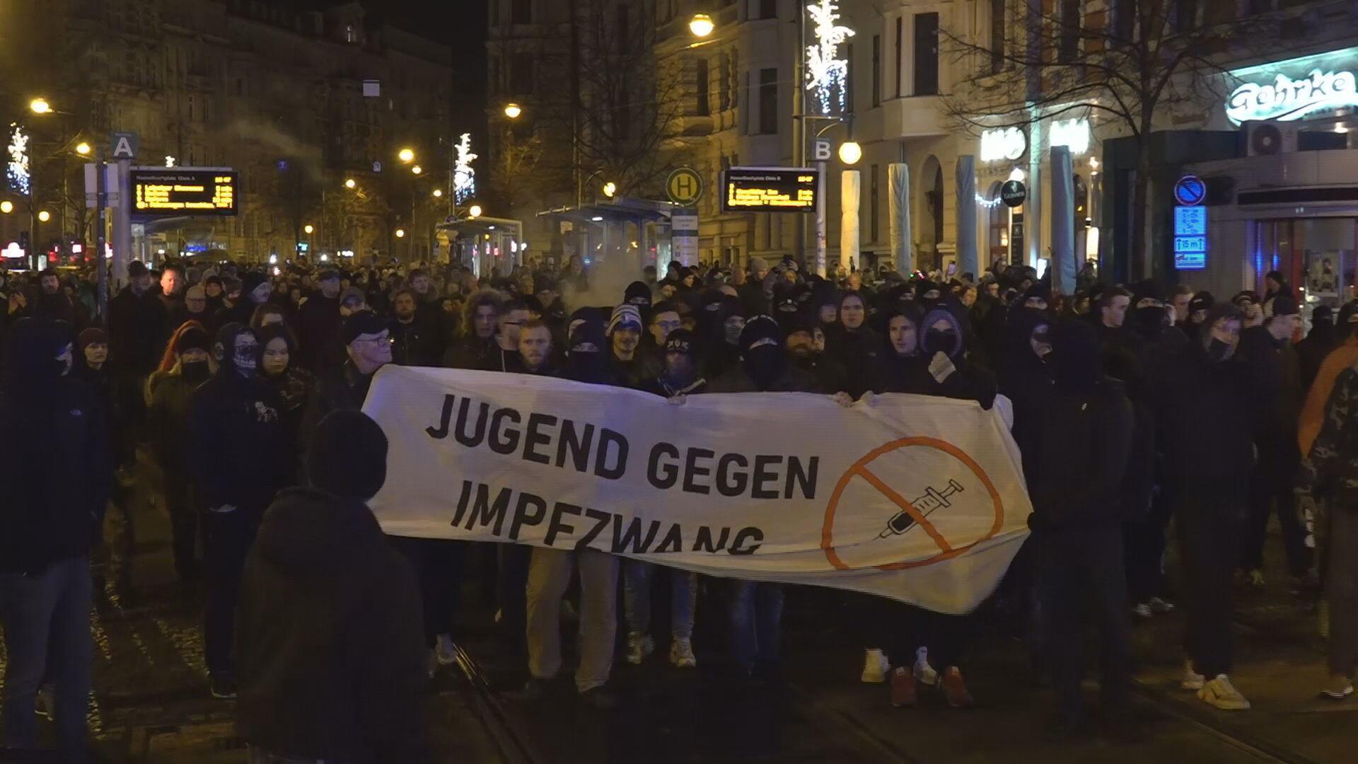 Poporul german se RIDICĂ împotriva Dictaturii COVID: „Cele mai mari proteste din istorie. O IMENSITATE” - Guvernul este Speriat | ActiveNews