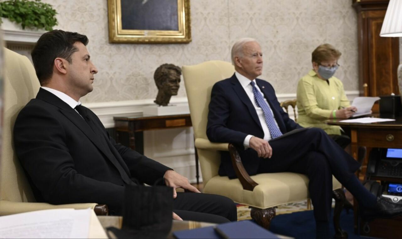 S-a rupt lanțul de iubire? Biden îl TĂVĂLEȘTE pe Zelenski | ActiveNews