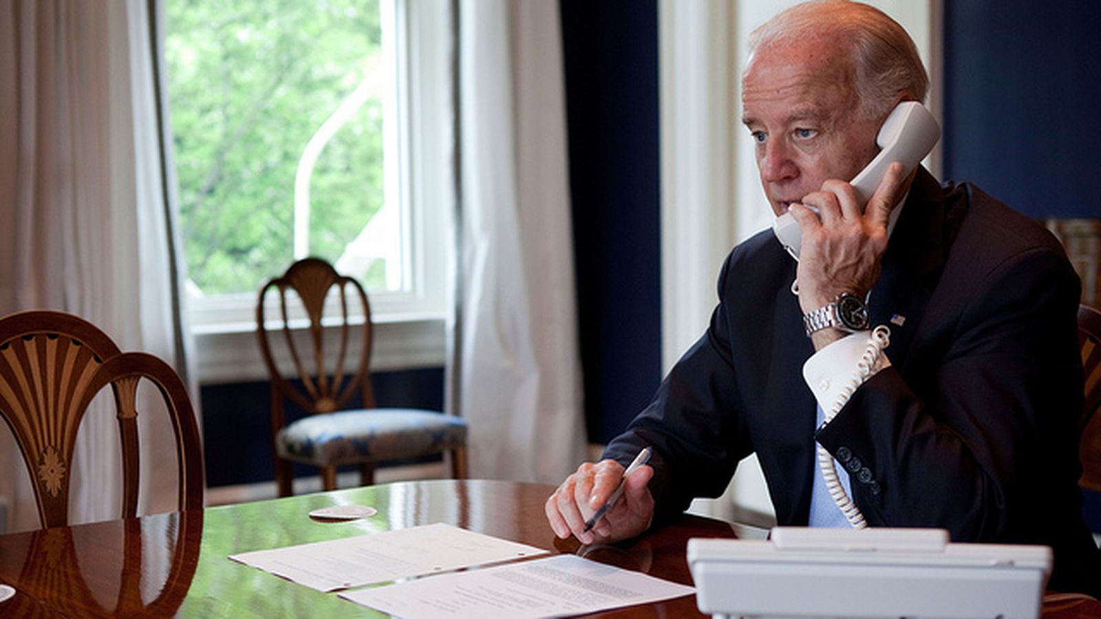 Ieri noapte, Biden-KGB și-a dat foc la valiză | ActiveNews