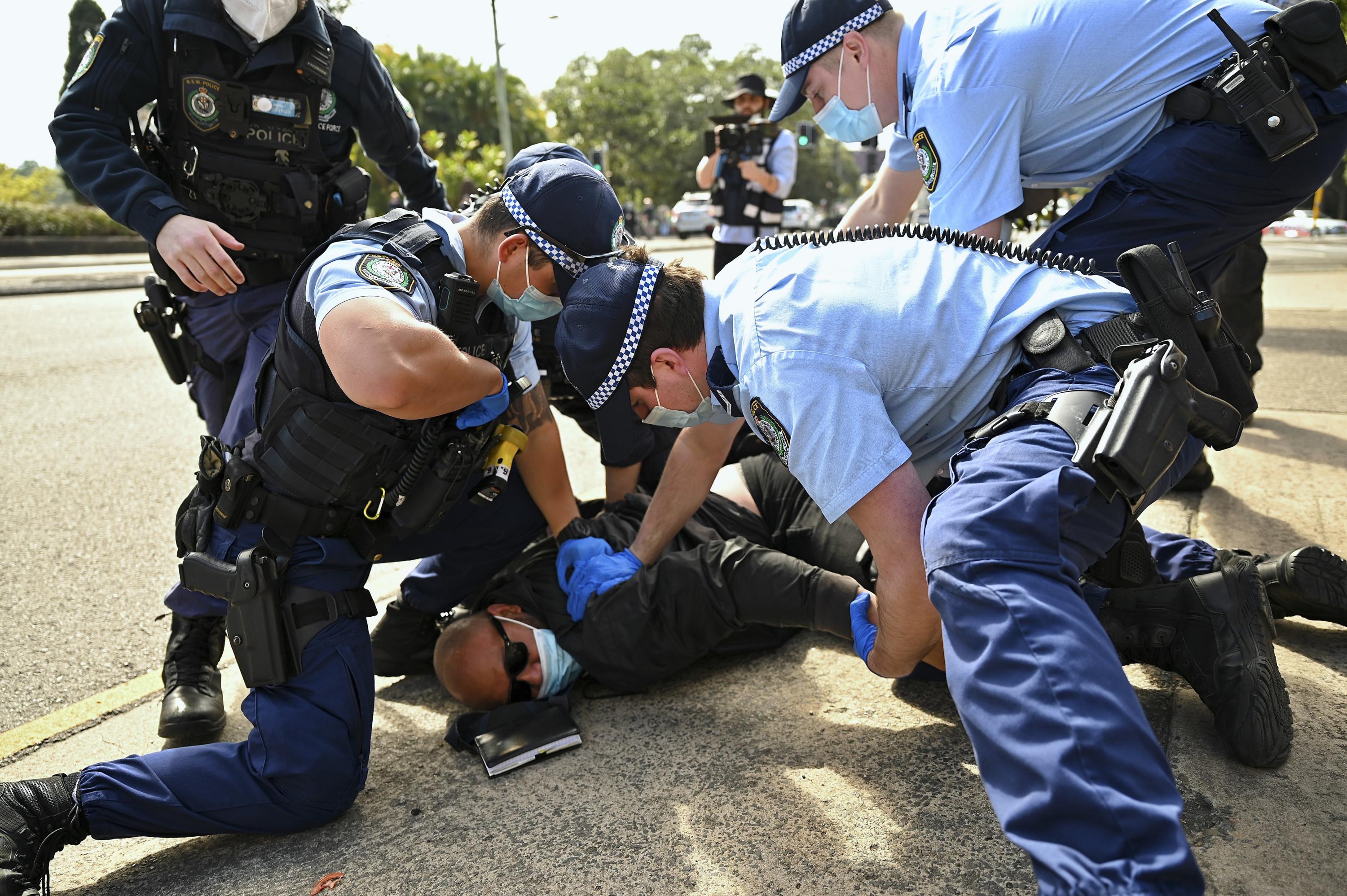 AUSTRALIA: Peste 33.000 de amenzi COVID au fost retrase după ce guvernul a recunoscut că nu sunt valabile:  Ceea ce s-a întâmplat astăzi este justiție pură | ActiveNews