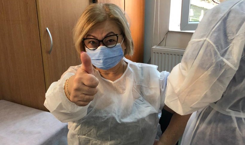 Doctorița Carmen Dorobăț din Iași, aflată în fruntea Listei Vacciniștilor din România, condamnată pentru luare de mită împreună cu soțul ei,  prof. univ. dr. Gheorghe Dorobăț, prins de DNA | ActiveNews