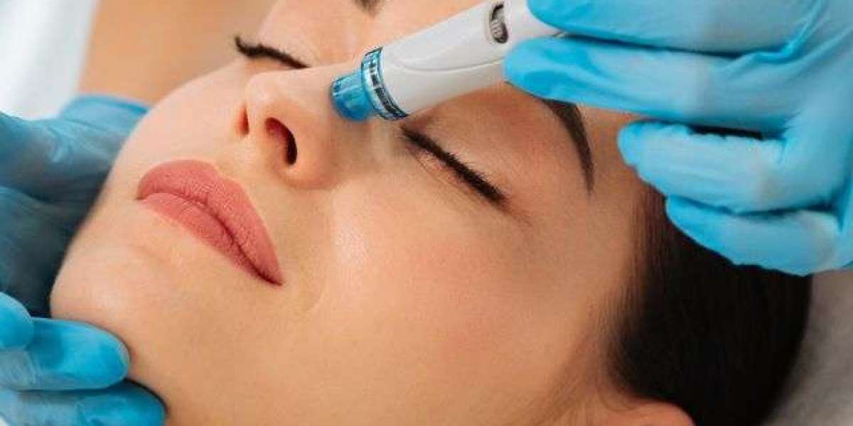 HydraFacial vs. Traditional Facials: Why Dubai Is Choosing HydraFacial