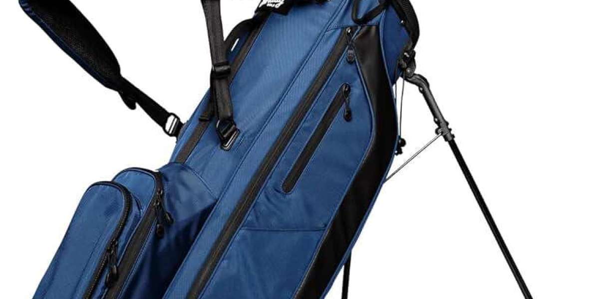 The Advantages of Lightweight Carry Bags and Stand Bags for Golfers