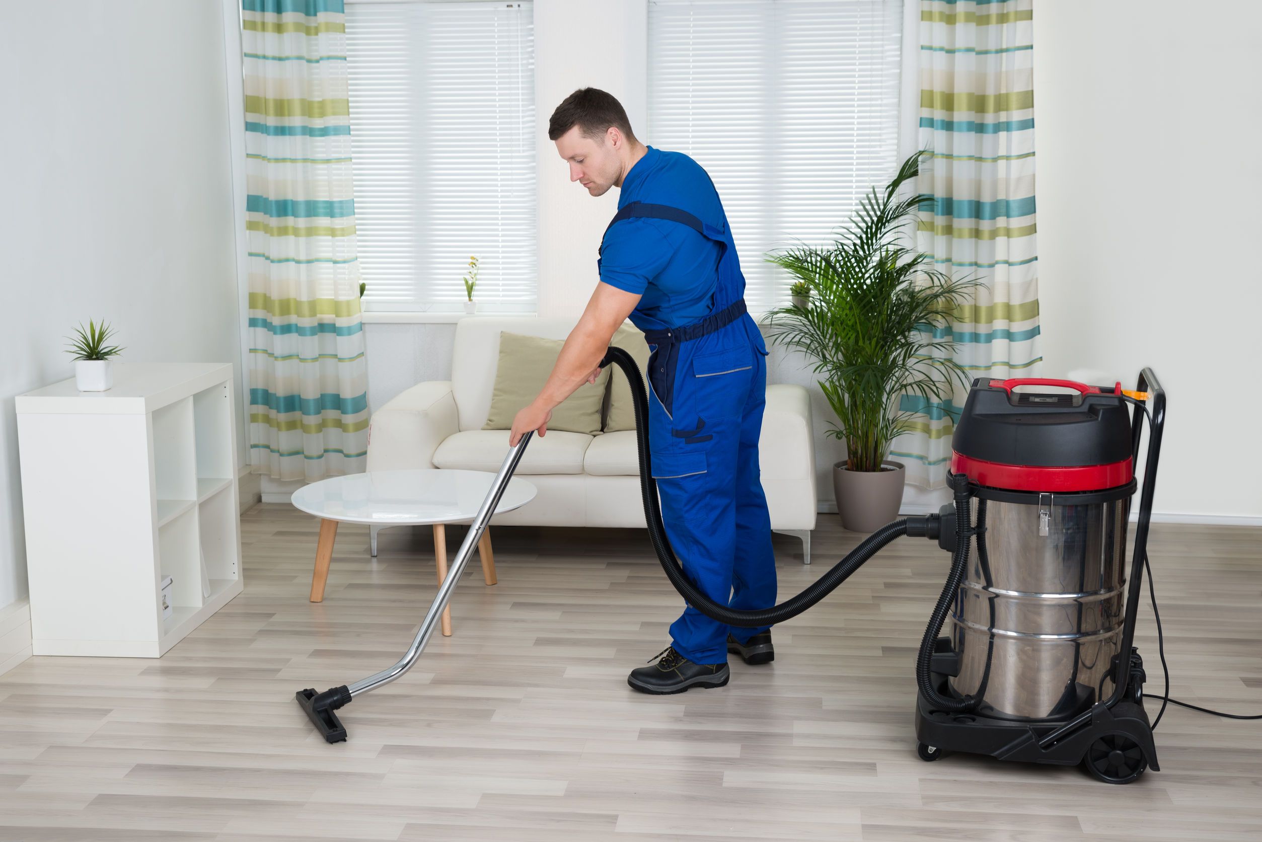 Best Vacuuming Cleaning Services in Dubai | Sahra Al Mazaya