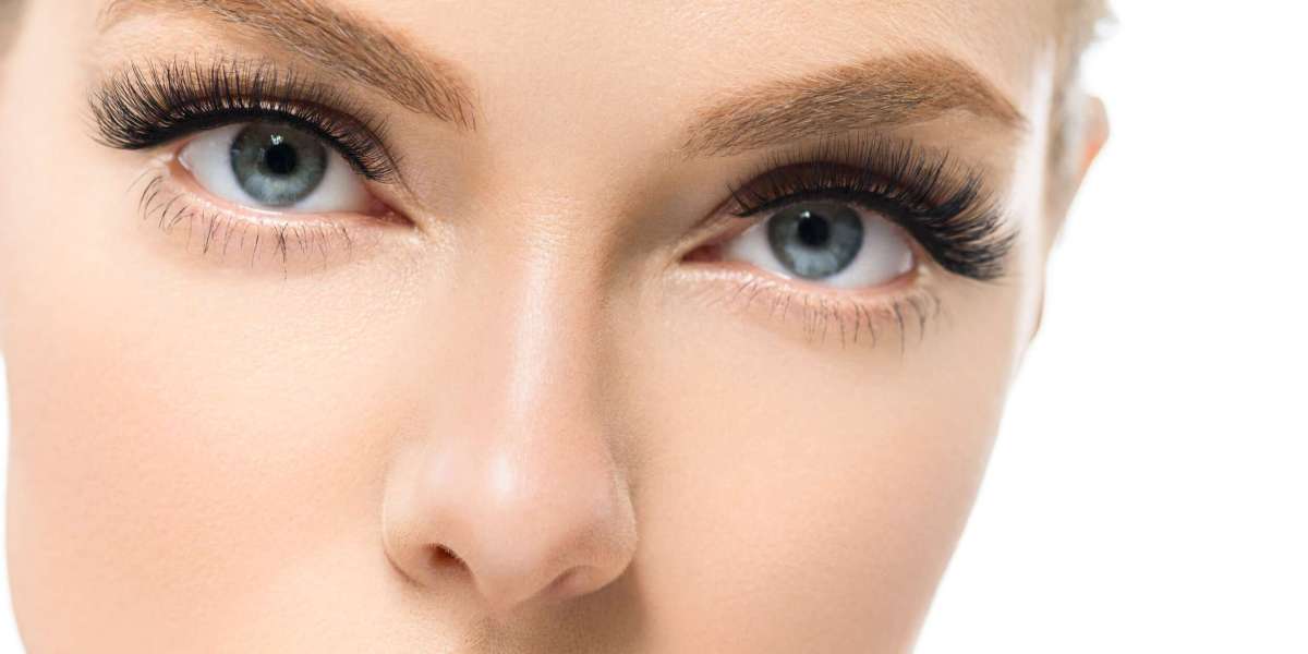 Hybrid Eyelash Extensions: A Perfect Blend of Classic & Volume