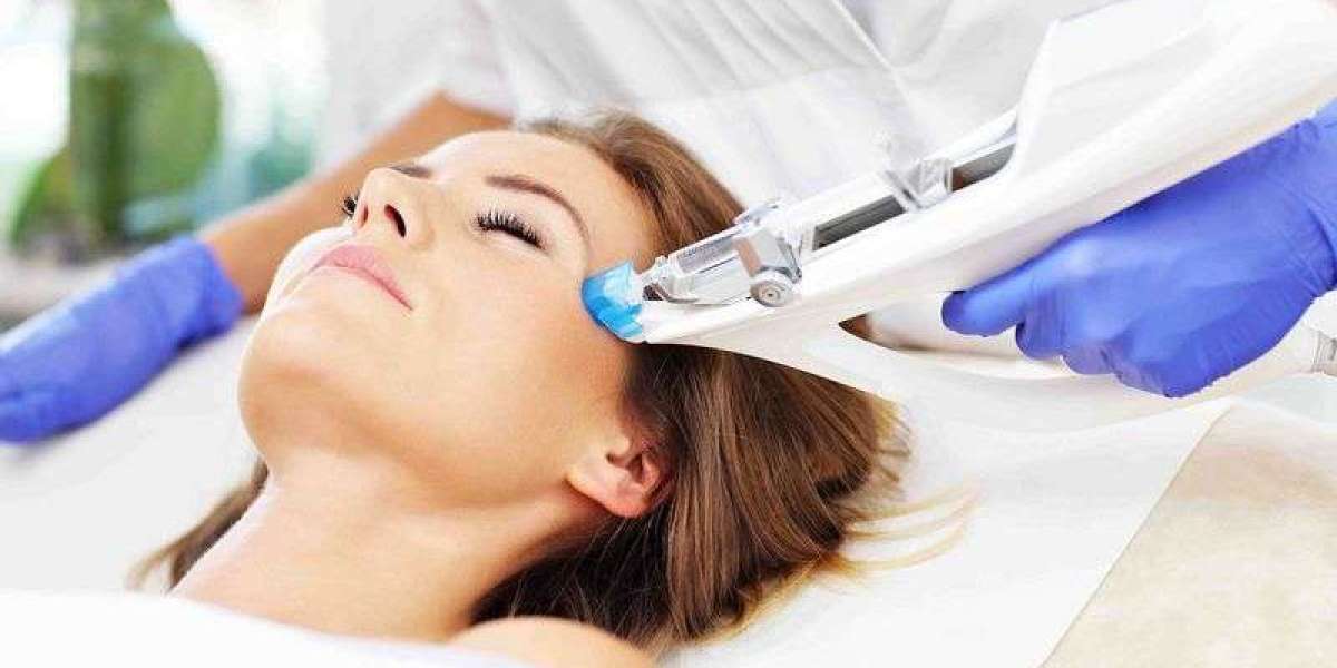 الفرق بين الميزوثيرابي والتبريد الموضعي في دبي: أيهما الأنسب لك؟