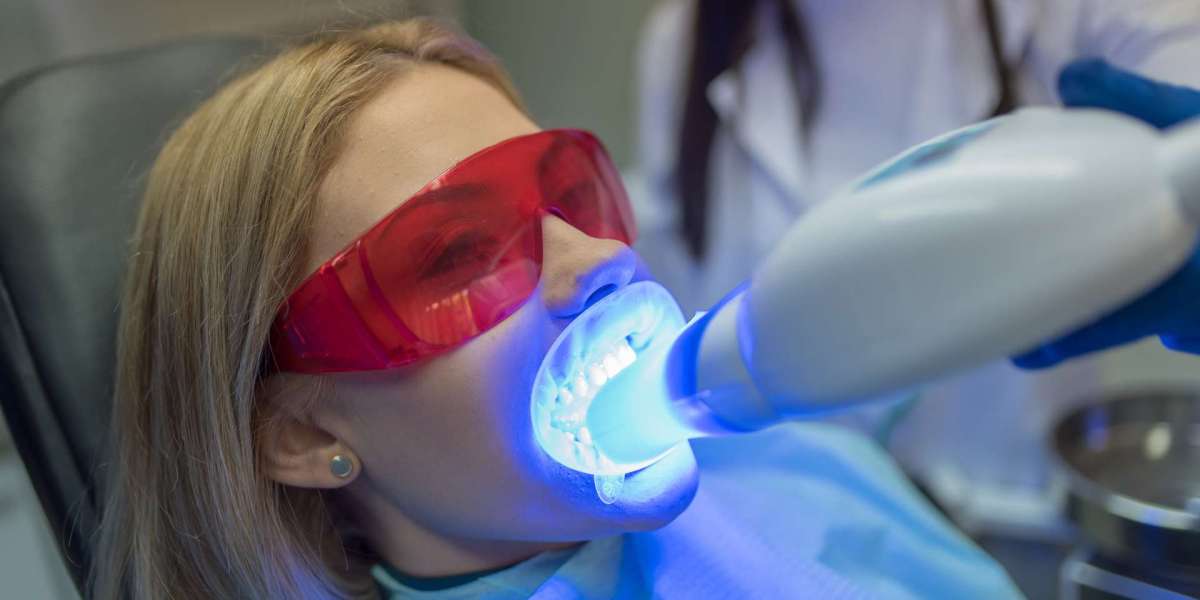 What to Know About Zoom Teeth Whitening for Teenagers