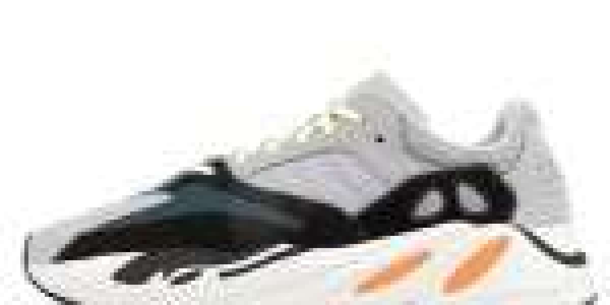 街頭風定番！Yeezy 700 v2 穿搭提案與潮流示範