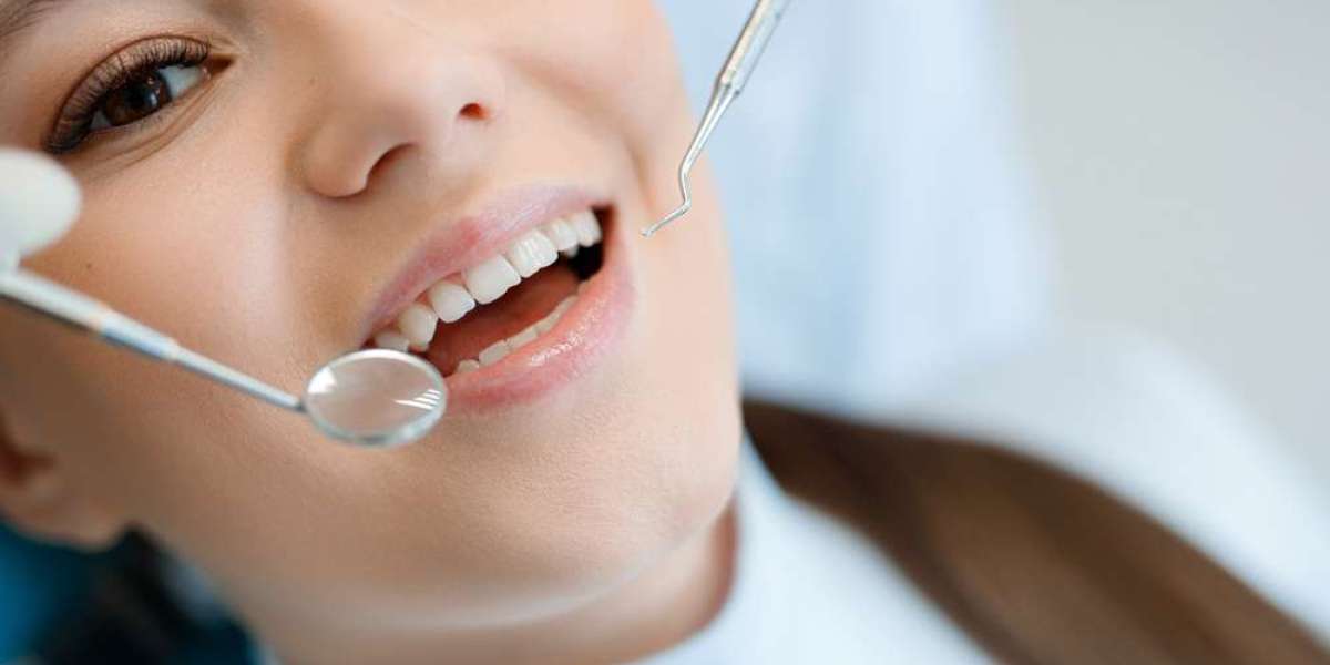 Close the Gap: Diastema Treatment with Composite Bonding