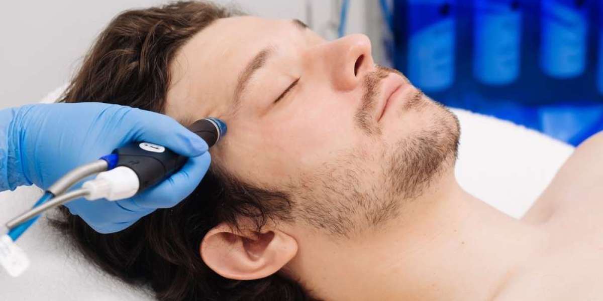 Men’s Grooming Trends 2025: HydraFacial Tops the List