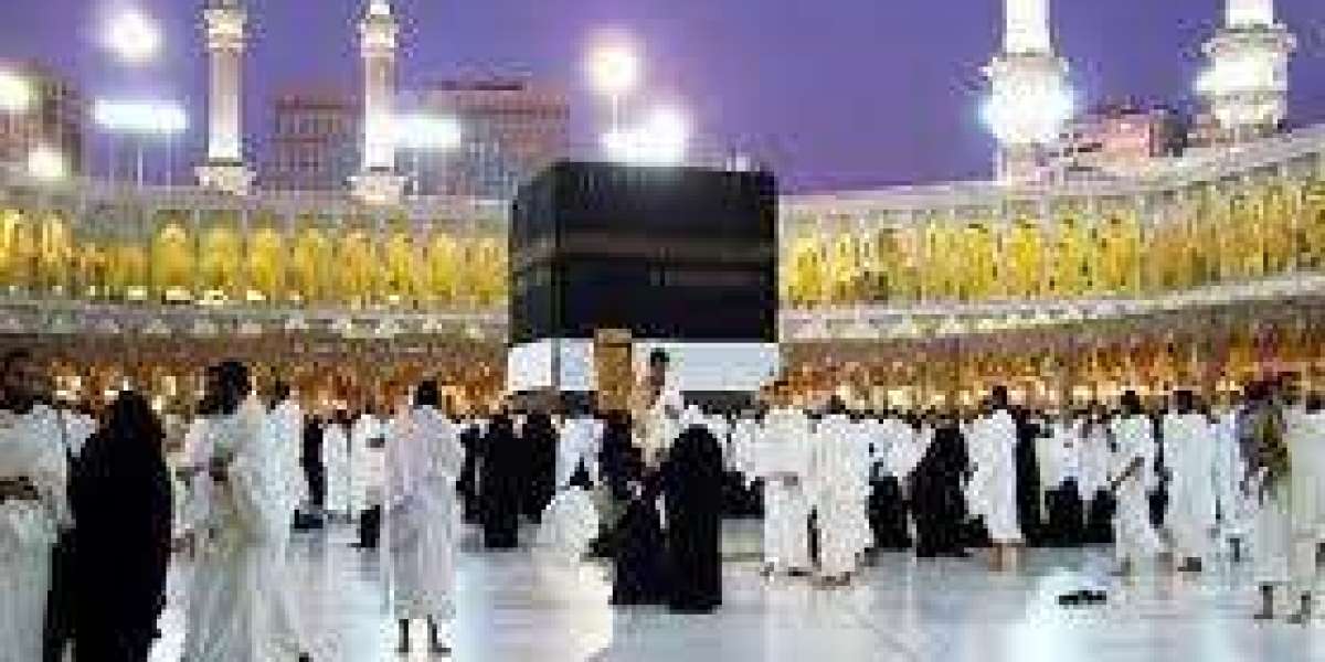The Role of Travel Agents in Creating Custom Umrah Packages
