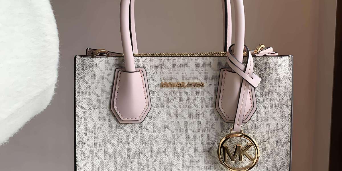 MK 手提包推薦 | 黑色 Michael Kors 風琴包，時髦拿捏住你的風格