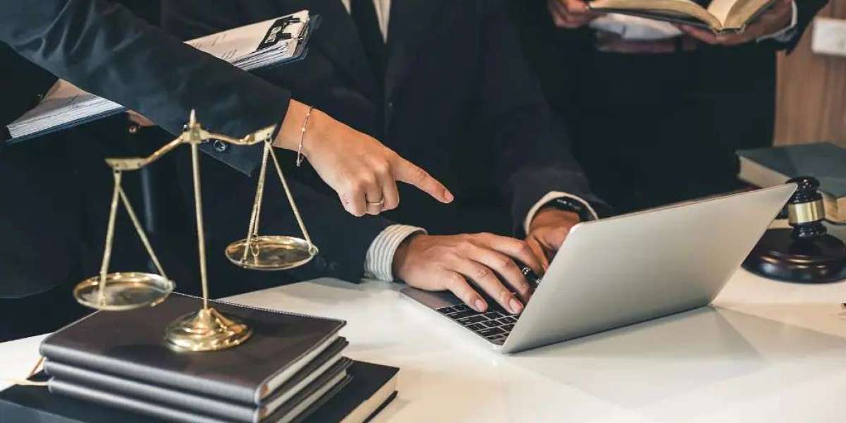 Types of Lawyers in Dubai: Their Main Role and Responsibilities